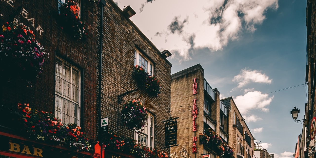https://www.tetraconsultants.com/wp-content/uploads/2022/01/pexels-mark-dalton-1208781-1280x640.jpg