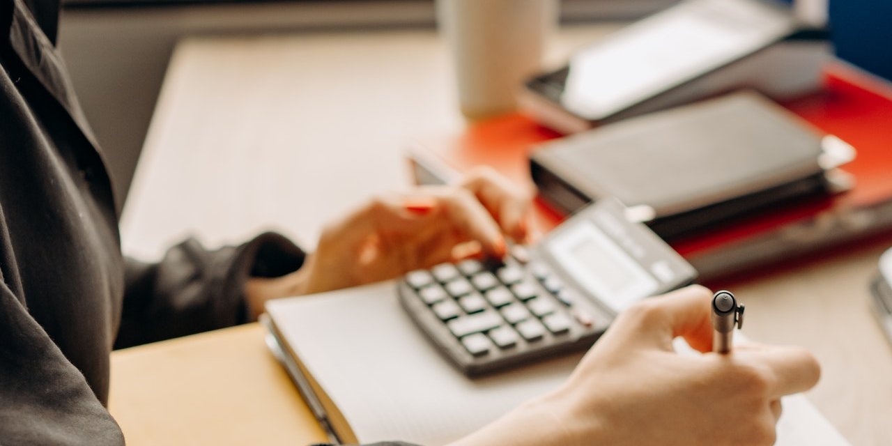 https://www.tetraconsultants.com/wp-content/uploads/2022/01/pexels-mikhail-nilov-8297041-1280x640.jpg