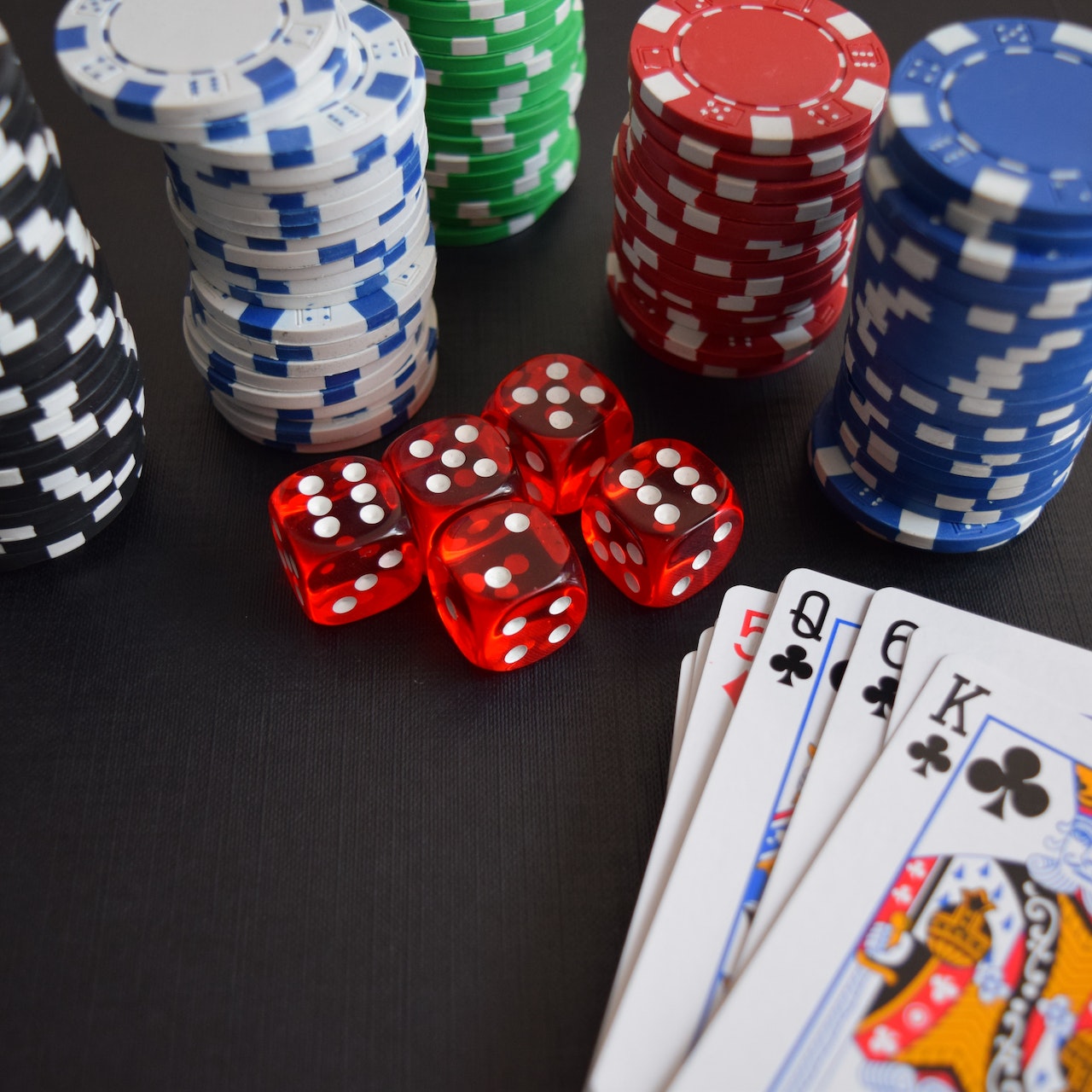 The Advantages of Playing eGames at Online Casinos in the Philippines